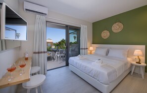 Deluxe-Studio | Laptopgeeigneter Arbeitsplatz, Verdunkelungsvorhänge