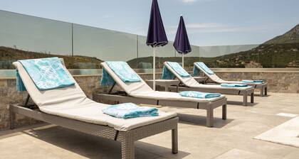 Outstanding 2-Bedroom Blue Poolside Apartment