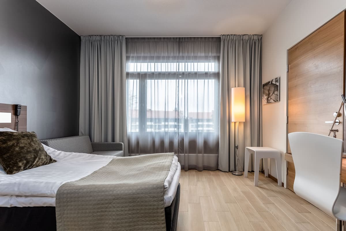 standard twin room, accessible | desk, laptop workspace, soundproofing, iron/ironing board