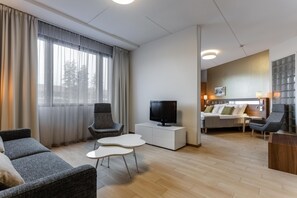 开间套房 | 办公桌、笔记本电脑工作区、隔音、熨斗/熨衣板