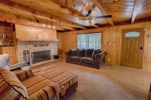 Fireplace, DVD player - Super Cute Cabin in the Tall Trees (Lakeside)