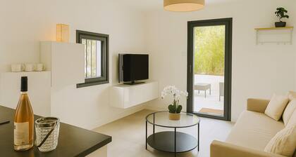 Maison jardin piscine parking - Les lauriers