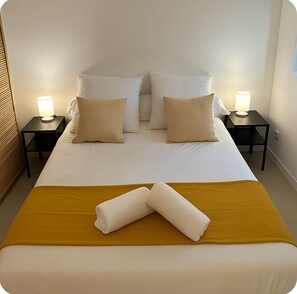 1 chambre, fer et planche à repasser, lit parapluie, accès Internet