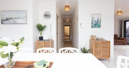 Prelude Penthouse – stroll to the beach