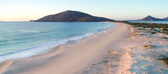 Prelude Penthouse – stroll to the beach