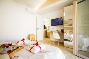 4 bedrooms, in-room safe, desk, iron/ironing board