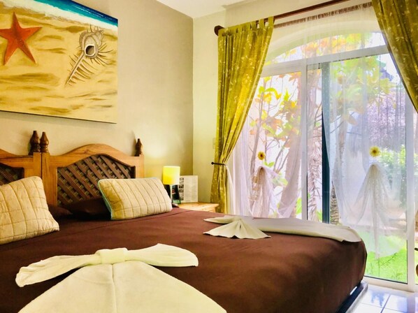 8 bedrooms, free WiFi, bed sheets