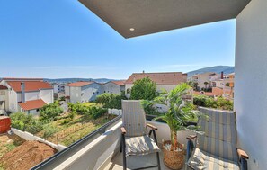 Property grounds - 2 bedroom nice apartment in Trogir (Trogir)