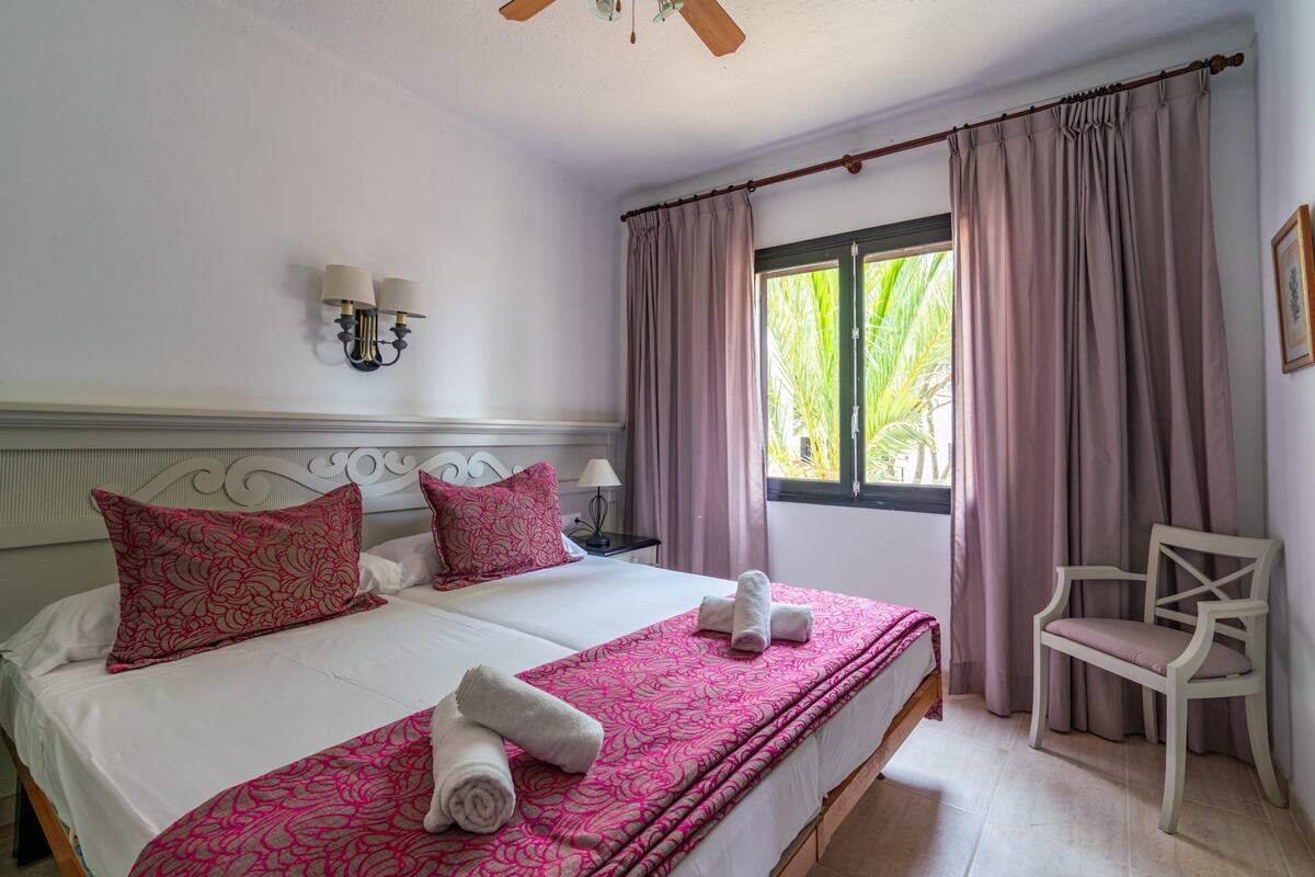2 bedrooms, hypo-allergenic bedding, laptop workspace