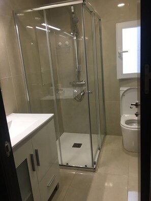 Shower, towels, soap, toilet paper - Pleasant 2 bedroom flat, CULLERA,10 min. walk to the beach (CULLERA)