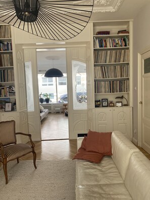 TV, video games - spacious family home close to the beach witha (Den Haag)