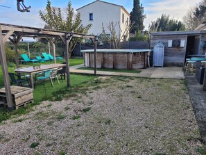 Outdoor dining - Maison 90m2 + Véranda Avec Piscine Privée sur Roquemaure Gard (Roquemaure)