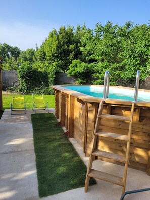 Outdoor pool - Maison 90m2 + Véranda Avec Piscine Privée sur Roquemaure Gard (Roquemaure)
