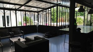 Dining - Air-conditioned house with jacuzzi, enclosed garden with trees. (Avignon)