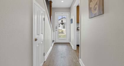 *Anchor Townhome w/Gulf views* Walk to beach/seafood