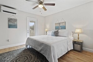 2 habitaciones, escritorio y tabla de planchar con plancha 