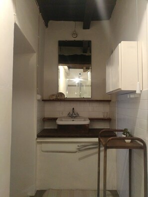Dusche, Haartrockner, Bidet, HandtĂŒcher