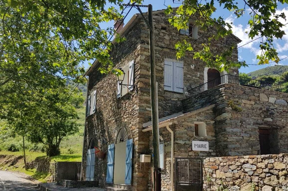 Gîte de 4 Personnes Dans une Maison en Pierre de Pays