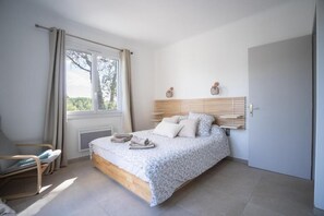 5 bedrooms, in-room safe, iron/ironing board, travel cot - Charming 5* listed Provencal house 5 bedrooms, 4 bath and private swimming pool (Lorgues)