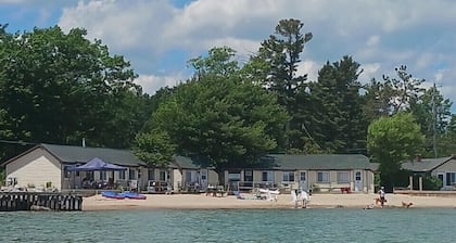 Unit #3-The Lazy Fish- Stand alone motel room type cabin on the beach!
