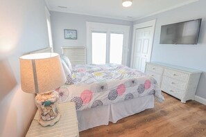 5 bedrooms, free WiFi, bed sheets