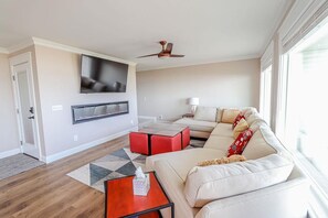 TV, fireplace