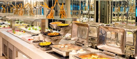 Petit déjeuner buffet (10 EUR par personne)