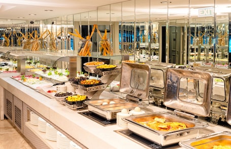 Desayuno buffet diario (EUR 10 por persona)