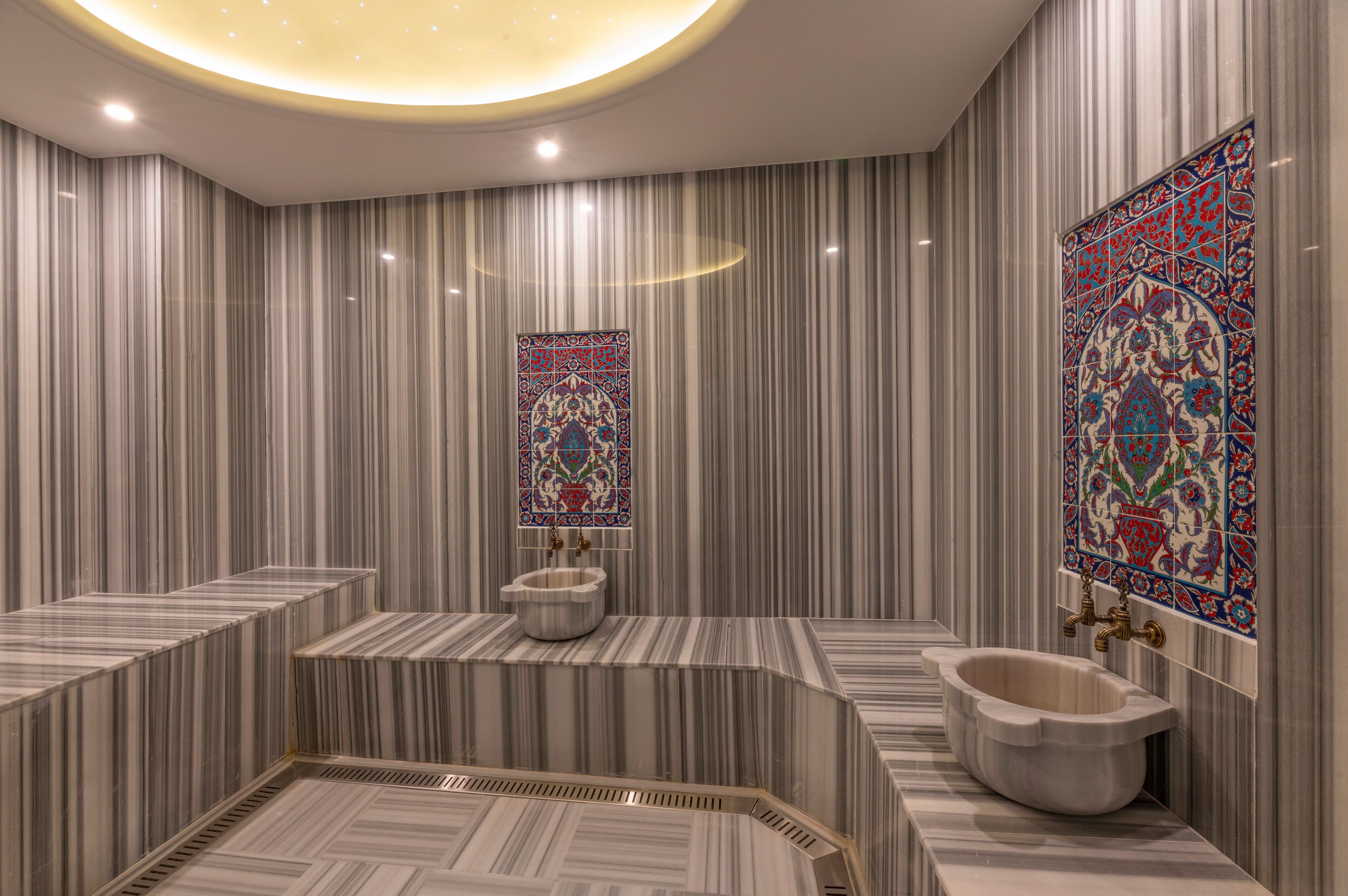 三溫暖烤箱、蒸氣室、熱石按摩、深層組織按摩、運動按摩、按摩服務