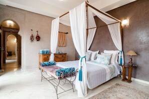 5 bedrooms, in-room safe, desk, iron/ironing board