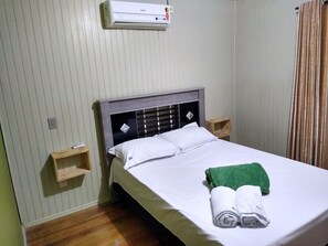 2 chambres, fer et planche à repasser, Wi-Fi gratuit, draps fournis