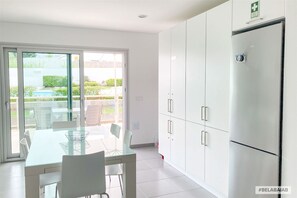 Dining - Modern, air-conditioned family apartment with pool. 10 minute walk to beach (Salir do Porto)