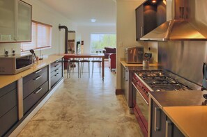 Full-size fridge, microwave, oven, stovetop - Casa de Palmera, Langebaan 6-sleeper (Langebaan)