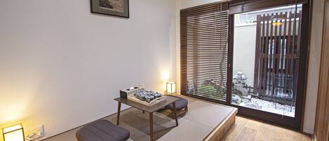 Casa, no fumadores (Private Vacation Home) | Zona de estar | Televisión de 25 pulgadas con canales por cable