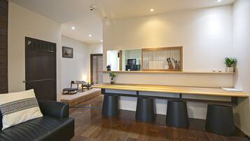 Private Vacation Home, Non Smoking | Living area | 25-inch TV with cable channels