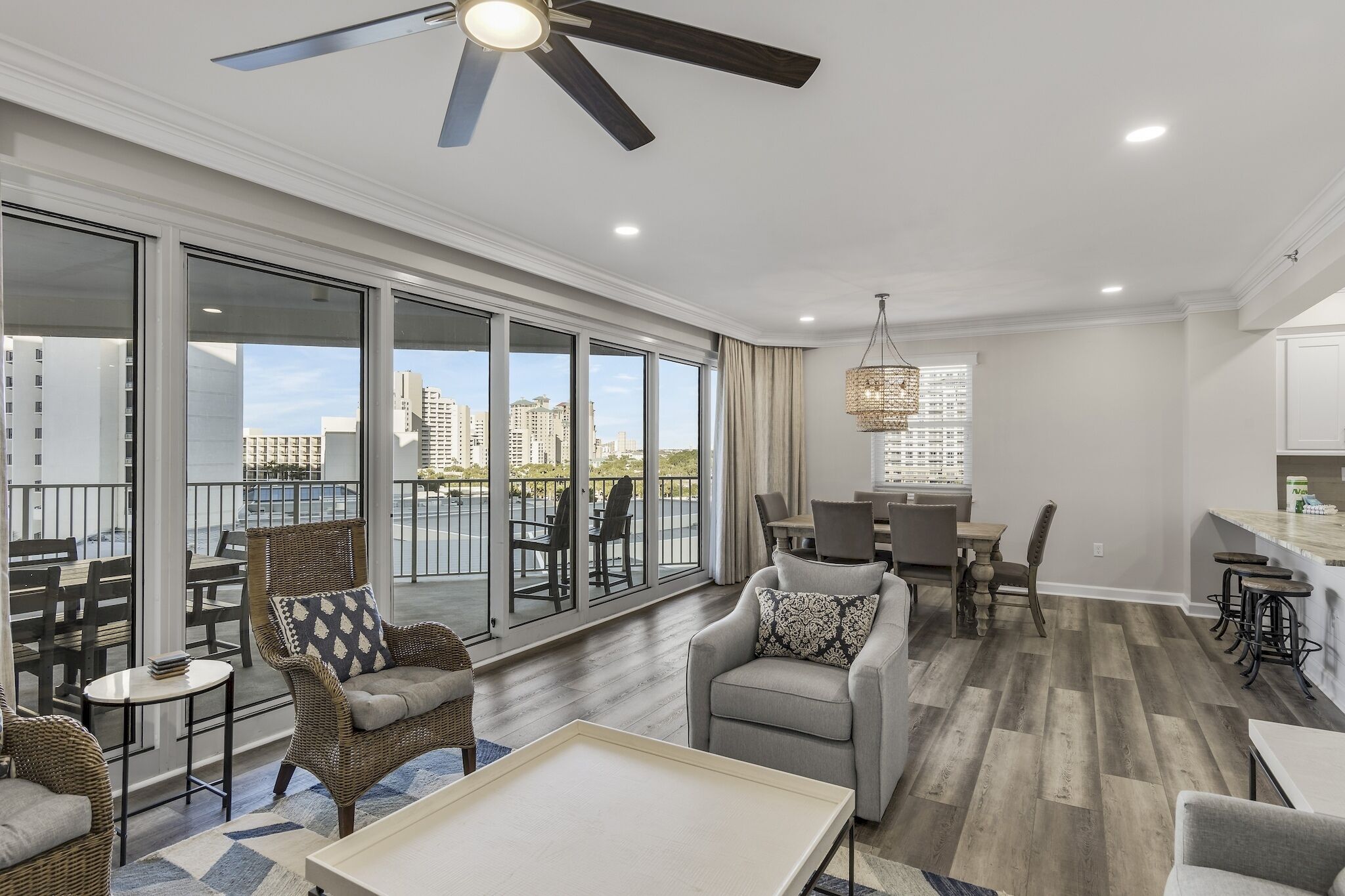 Walk to the Beach ~ Resort Pool ~ Family Friendly