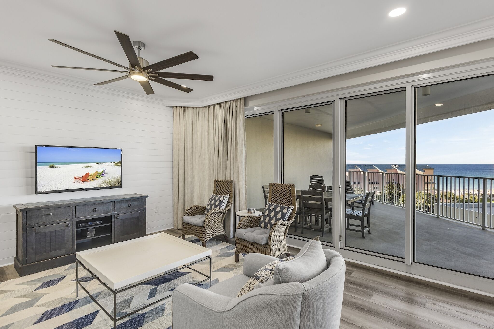 Walk to the Beach ~ Resort Pool ~ Family Friendly