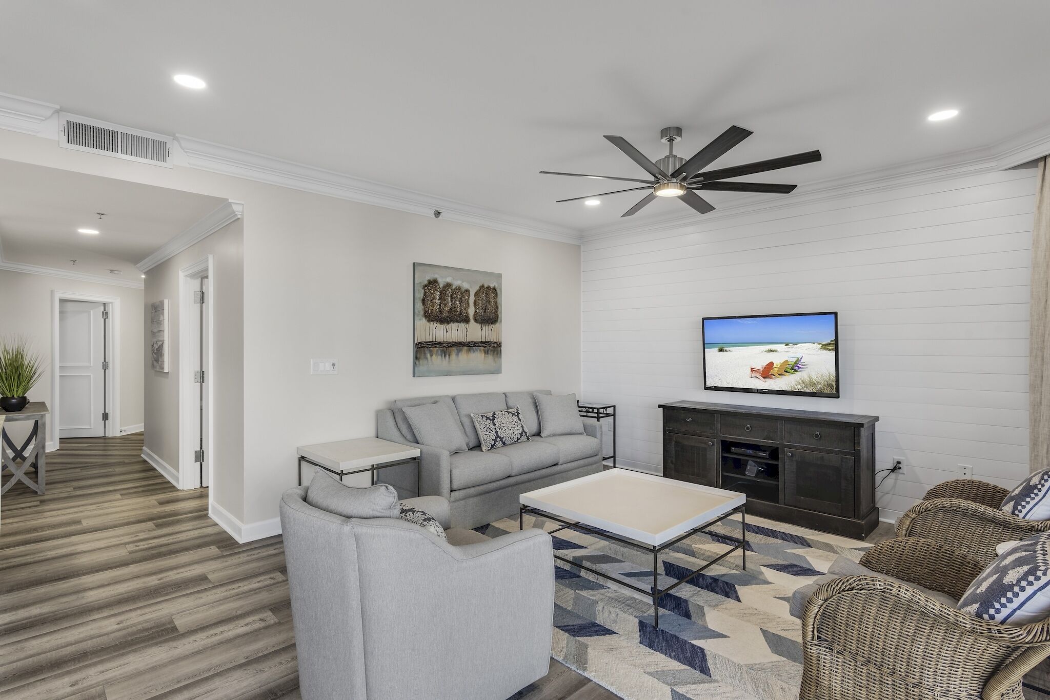 Walk to the Beach ~ Resort Pool ~ Family Friendly