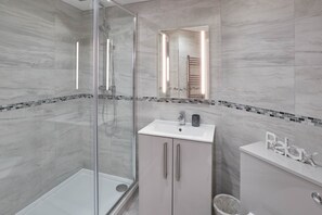Bathroom - The Garden Apartment (Harrogate)