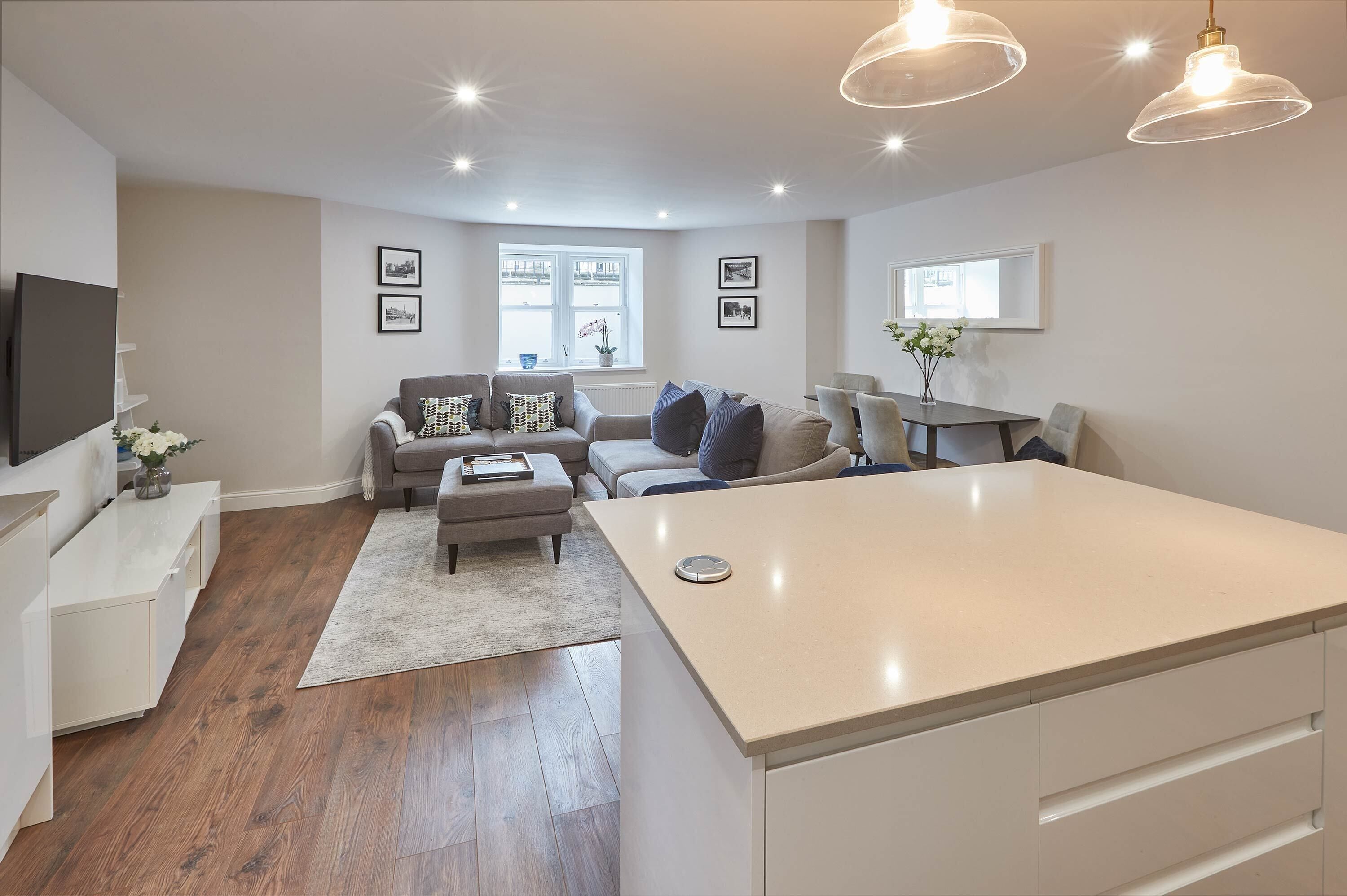 House | Living area | 42-inch flat-screen TV with digital channels, TV