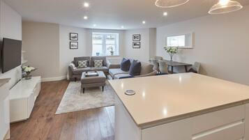 House | Living area | 42-inch flat-screen TV with digital channels, TV