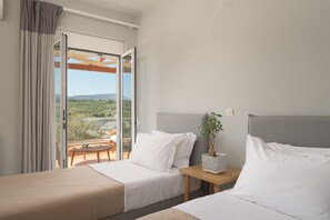 4 chambres, fer et planche à repasser, accès au Wi-Fi (inclus)
