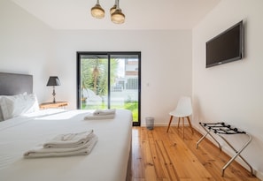 3 habitaciones, tabla de planchar con plancha, wifi y ropa de cama