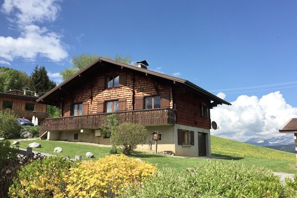 Un Vrai Chalet Tout en Bois Dans un Village Typique Haut Savoyard