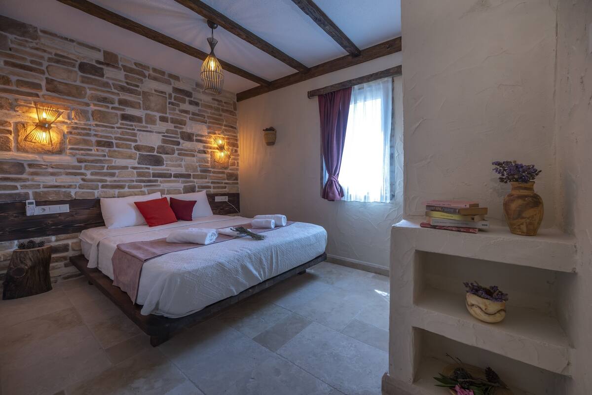 Chambre Double Classique | Literie de qualité supérieure, Wi-Fi gratuit, draps fournis