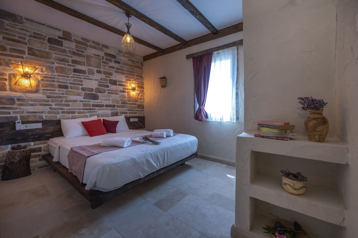 Habitación doble clásica | 1 habitación, ropa de cama de alta calidad, wifi gratis y ropa de cama