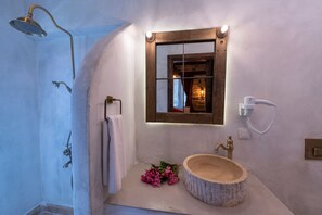 Camera Standard | Bagno | Asciugacapelli, asciugamani, sapone, shampoo