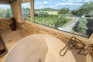 Deluxe Suite | Bathroom