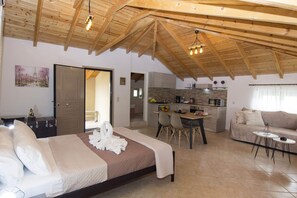 Iron/ironing board, travel cot, WiFi - Selinitsa Stone Studio - Mani Seaview Retreat (Agios Nikolaos)