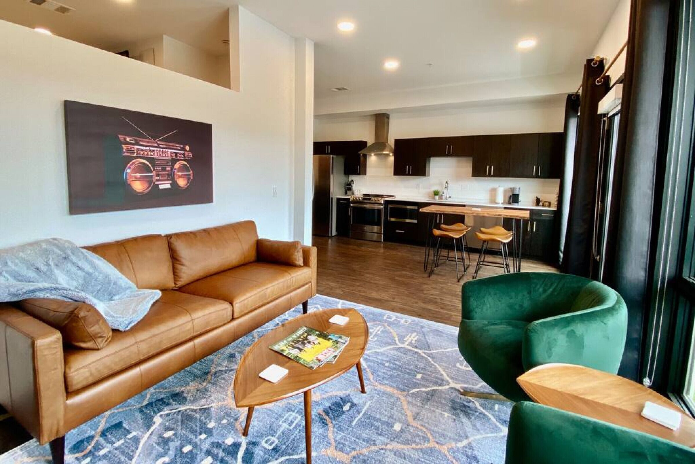 CHIC Modern Nashville Condo ★ POOL, PATIO, PARKING